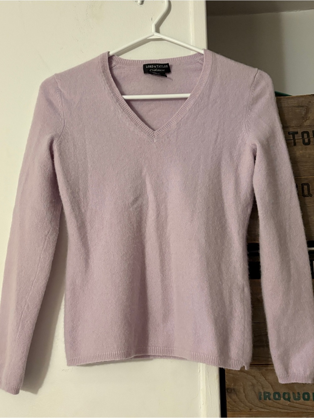 Lord & Taylor Lavender V-Neck Soft 100% Cashmere Sweater Size Small